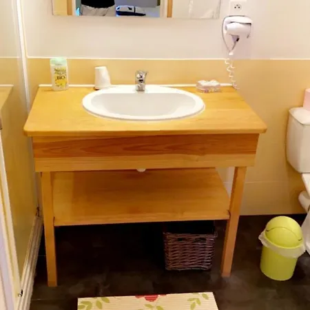 Hotel La Claie Des Champs Ars-les-Favets